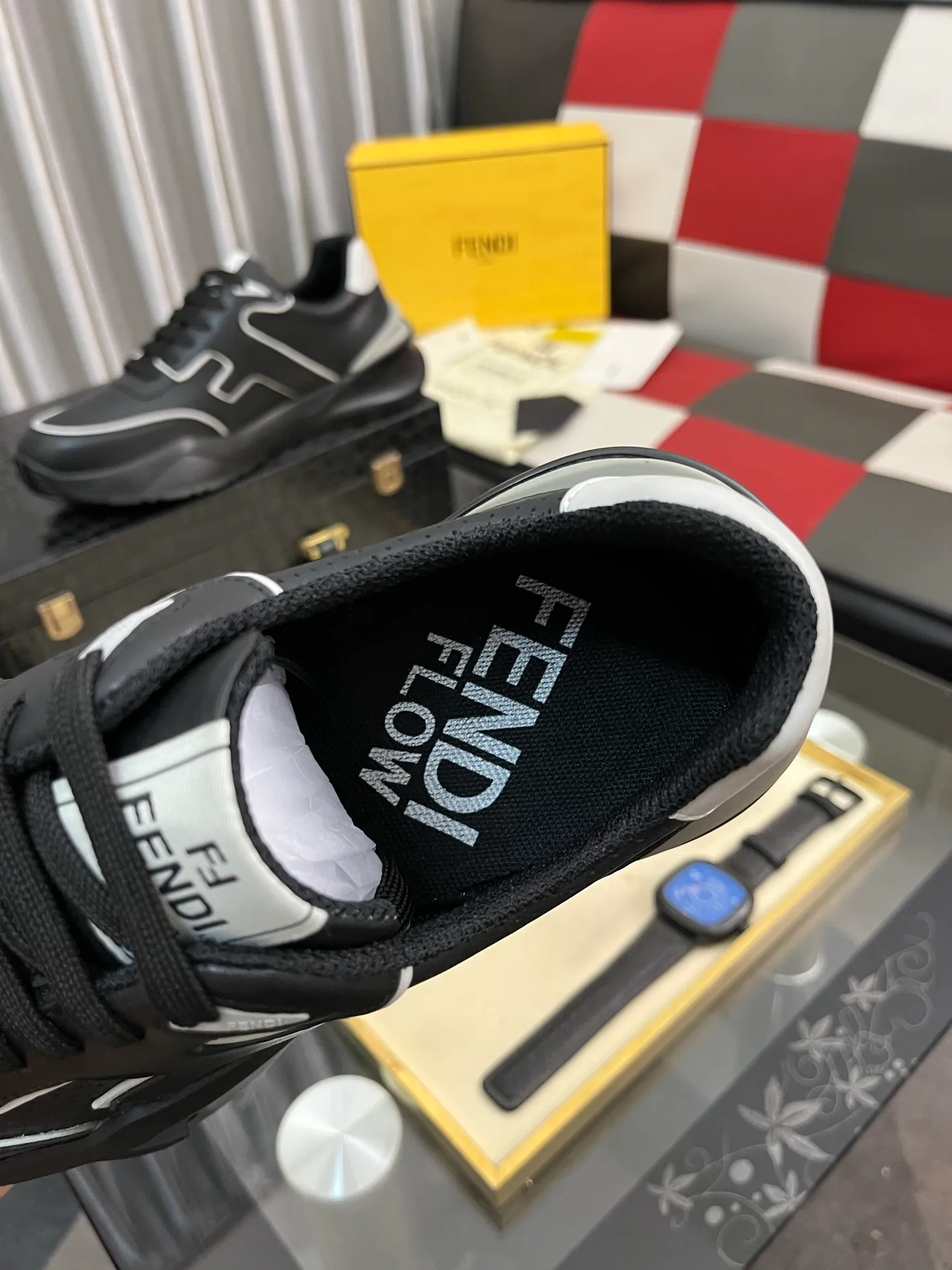 Men's men's shoes 💰560⌚️⌚️FENDI.•FENDI unique modern style sneakers. Counter purchasing🏃casual shoes😍😍 Original breathable fly-knit mesh imported from Italy (refuses to discolor and abrade feet) soles: Original soles specially provided by the original factory, super cool😍 French lazy style design ⚠️ Original quality, super comfortable and wear-resistant original soles. Code number: 38-442️⃣Colors available